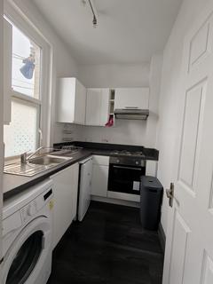 1 bedroom flat to rent, Flat , Stowe Court, Silverdale Avenue, Westcliff-on-Sea