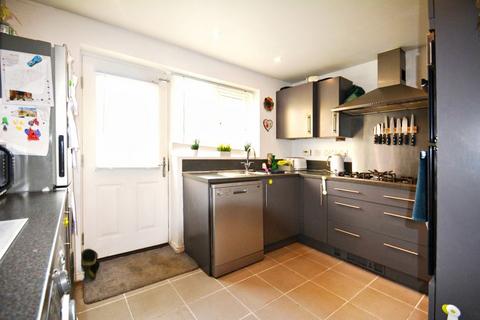 3 bedroom semi-detached house for sale, Brambles Close, Minster