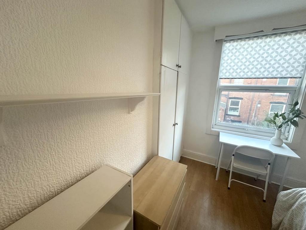 Room 4 (3)