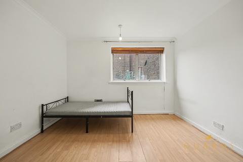 2 bedroom apartment to rent, Parkgate Road, London SW11