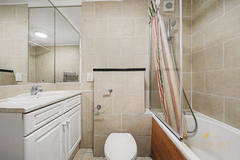 2 bedroom apartment to rent, Parkgate Road, London SW11