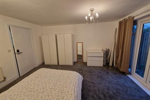 undefined, Wraysbury Drive, Yiewsley UB7