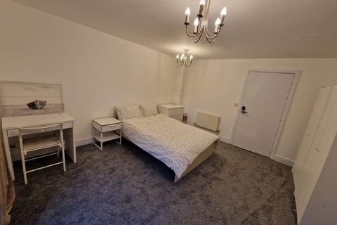 undefined, Wraysbury Drive, Yiewsley UB7