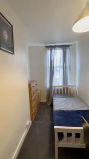 4 bedroom flat to rent, Mile End Road, London E1