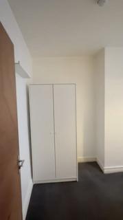 4 bedroom flat to rent, Mile End Road, London E1