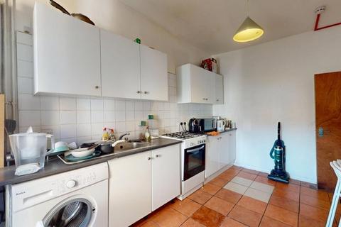 4 bedroom flat to rent, Mile End Road, London E1