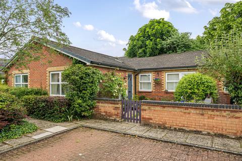2 bedroom bungalow to rent, Hopkins Court, Oxford