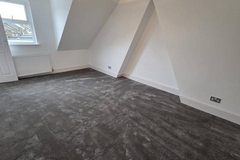 3 bedroom maisonette to rent, Caple Road, London NW10