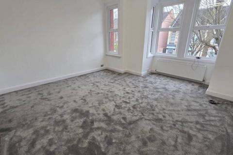 3 bedroom maisonette to rent, Caple Road, London NW10