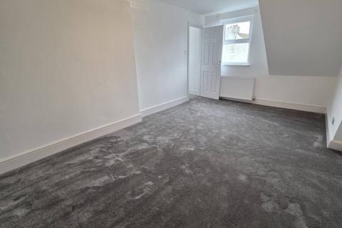 3 bedroom maisonette to rent, Caple Road, London NW10