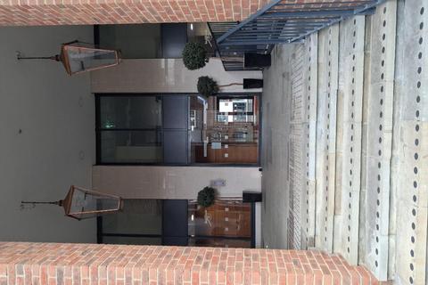 3 bedroom flat to rent, Warehouse Court, No 1 Street, Woolwich, Lomdon, SE18 6FB