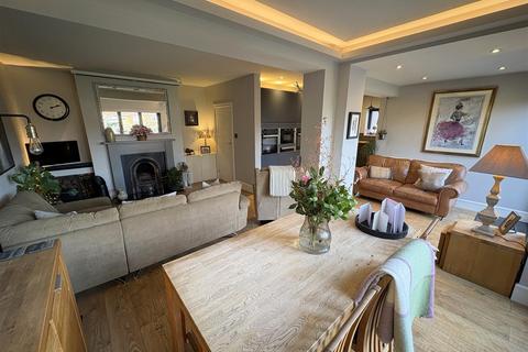 4 bedroom detached house for sale, Coniscliffe Road, Darlington