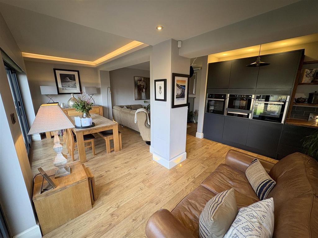 Garden Room/Dining Area