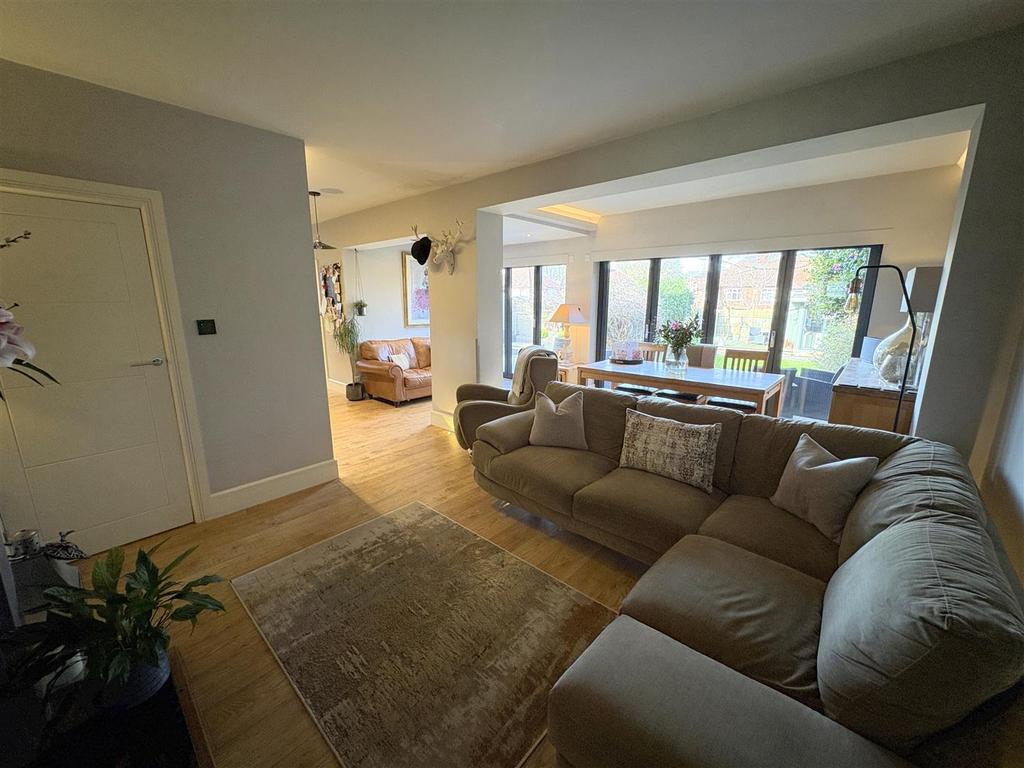 Garden Room/Dining Area