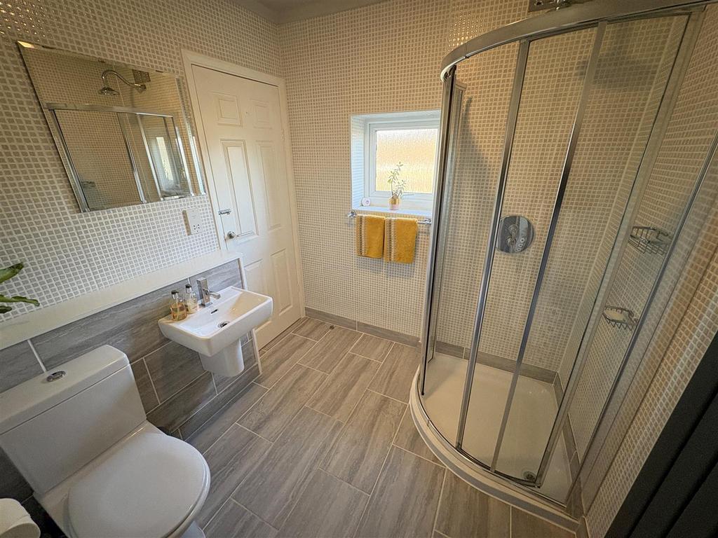 Jack &amp; Jill Bathroom