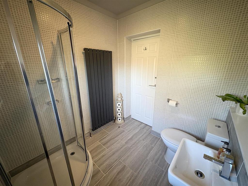 Jack &amp; Jill Bathroom