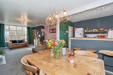 3 bedroom end of terrace house for sale, Petrie Crescent, Leeds, LS13
