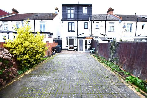 5 bedroom semi-detached house to rent, Oaklands Avenue, Thornton Heath, CR7