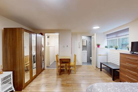 Studio to rent, Chatsworth Road, London NW2