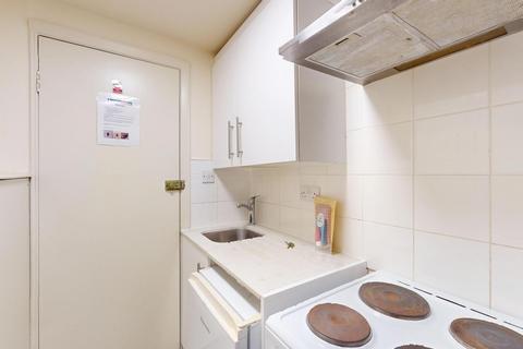 Studio to rent, Chatsworth Road, London NW2
