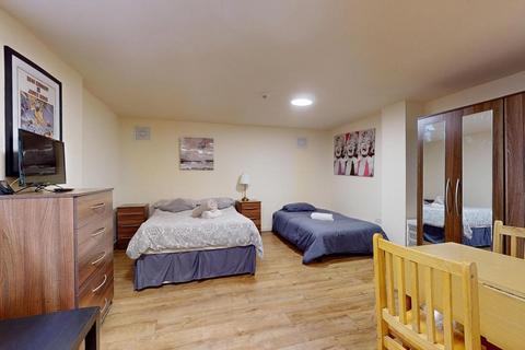 Studio to rent, Chatsworth Road, London NW2