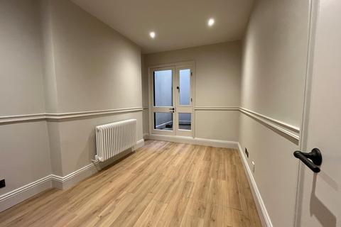 Office to rent, 27 Emperors Gate London SW7 4HS