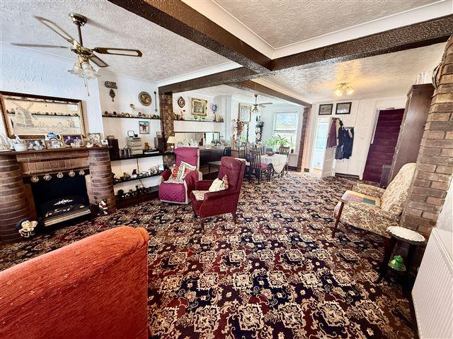 Lounge/Dining Room