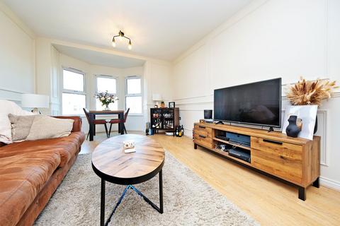 2 bedroom apartment for sale, Carisbrooke Road, Leeds LS16
