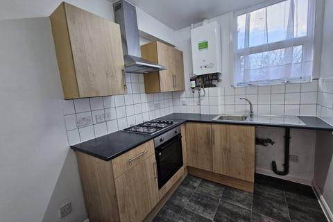 3 bedroom flat to rent, Lancaster Road, London NW10