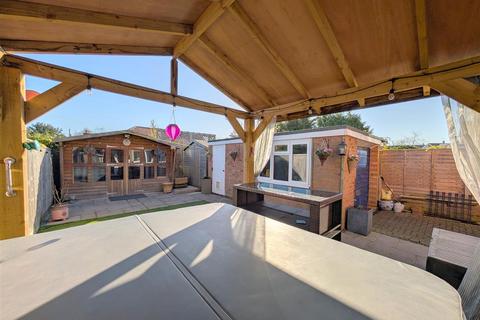 3 bedroom semi-detached house for sale, The Beeches, Upton-Upon-Severn, Worcester