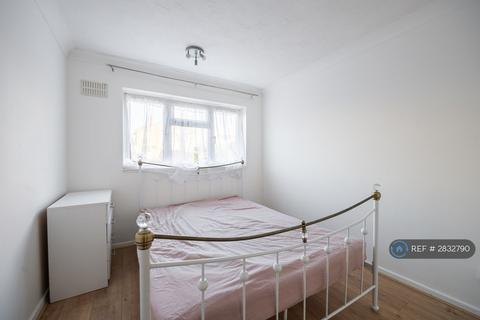 undefined, Saffron Close, Hoddesdon, EN11