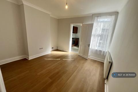 2 bedroom end of terrace house to rent, Oakwood Road, Croydon, CR0