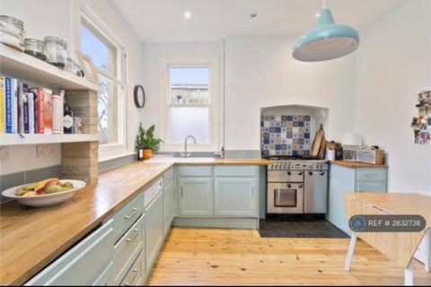 3 bedroom flat to rent, Lyncroft Mansions, London, NW6