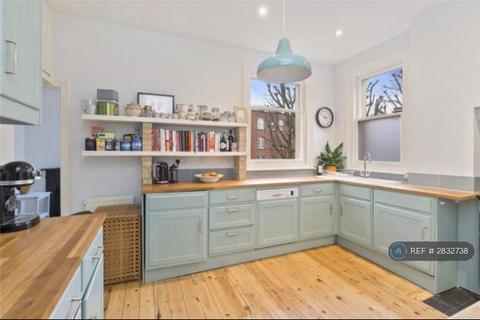 3 bedroom flat to rent, Lyncroft Mansions, London, NW6