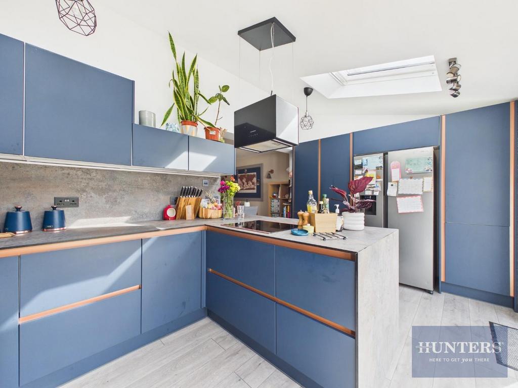 Kitchen / Breakfast Area