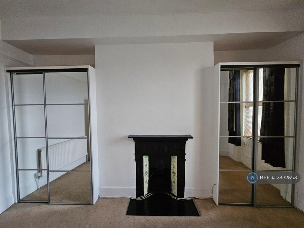 Master Bedroom 02