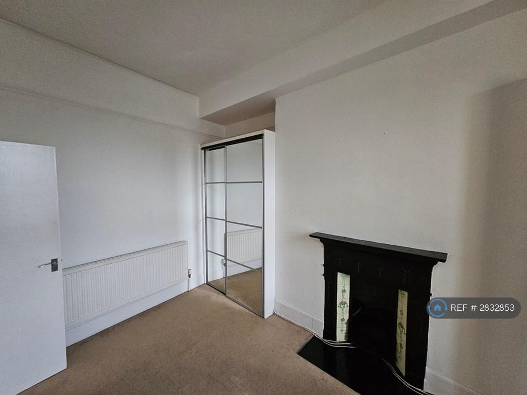 Master Bedroom 03