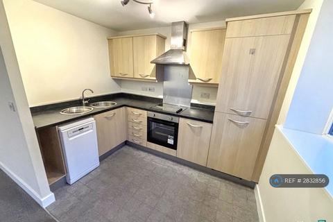 2 bedroom flat to rent, Worsdell Drive, Gateshead, NE8
