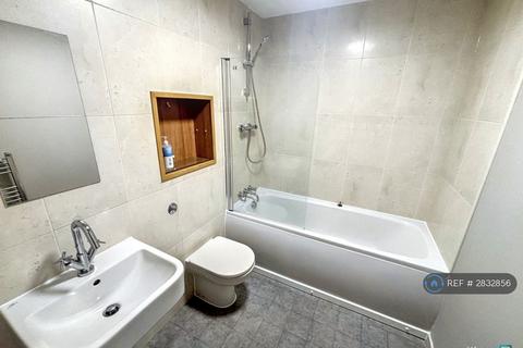 2 bedroom flat to rent, Worsdell Drive, Gateshead, NE8