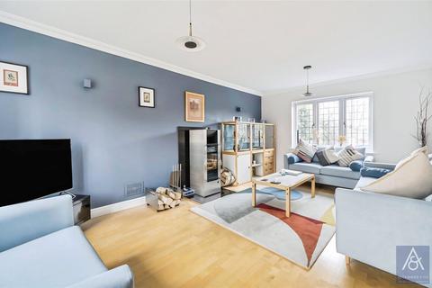 5 bedroom detached house for sale, Stable Close, Buckingham MK18