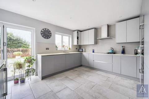 5 bedroom detached house for sale, Stable Close, Buckingham MK18