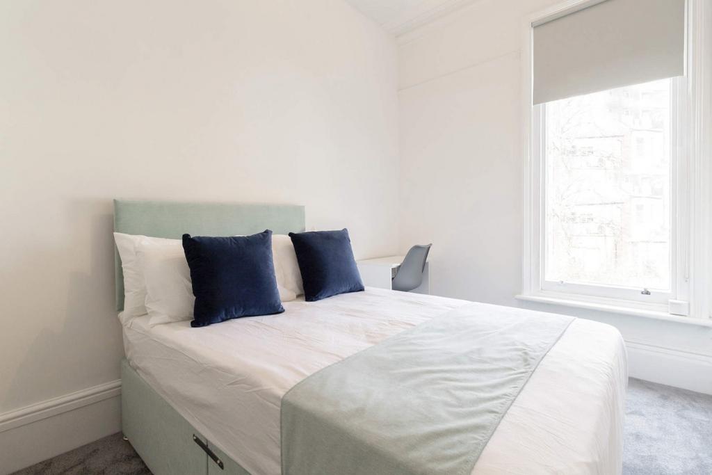 Bright, tidy bedroom with comfortable double be...
