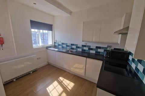 undefined, Bowes Road, London N11