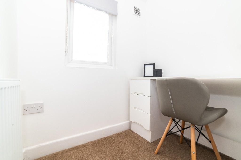 Small bright bedroom with study area...