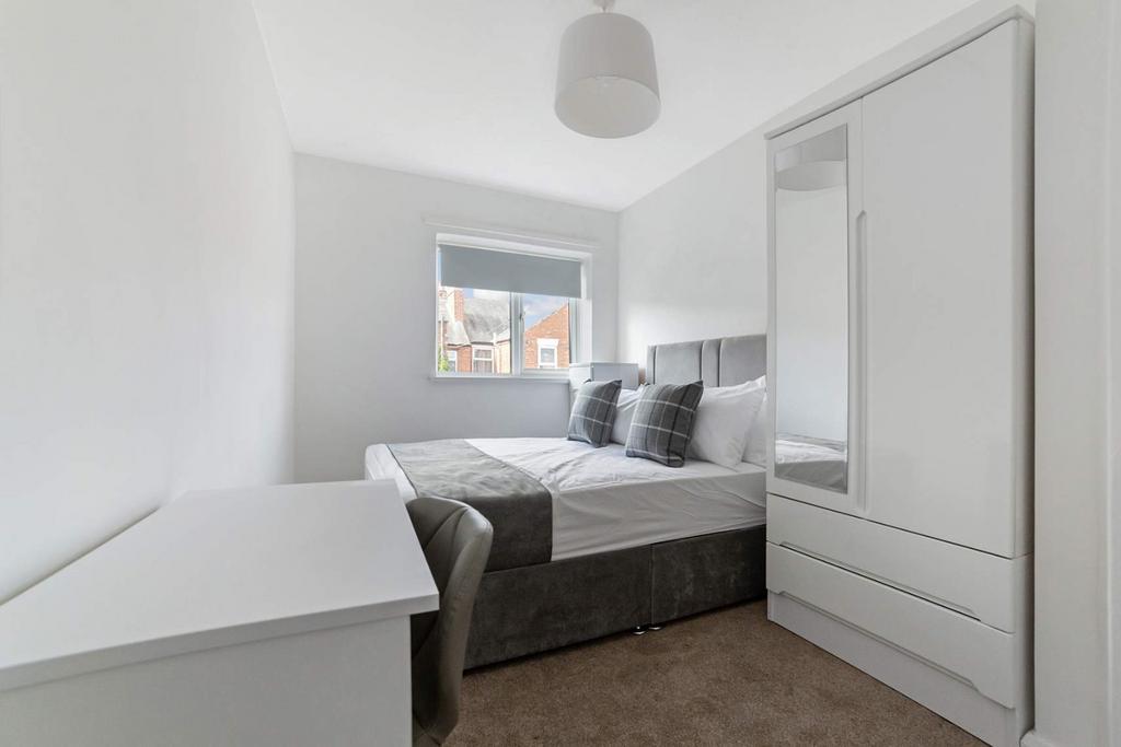 Bright tidy bedroom with double bed and storage...