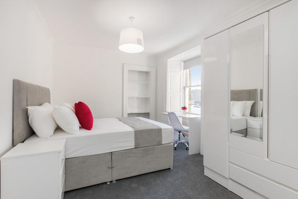 Bright, modern double bedroom with study nook...