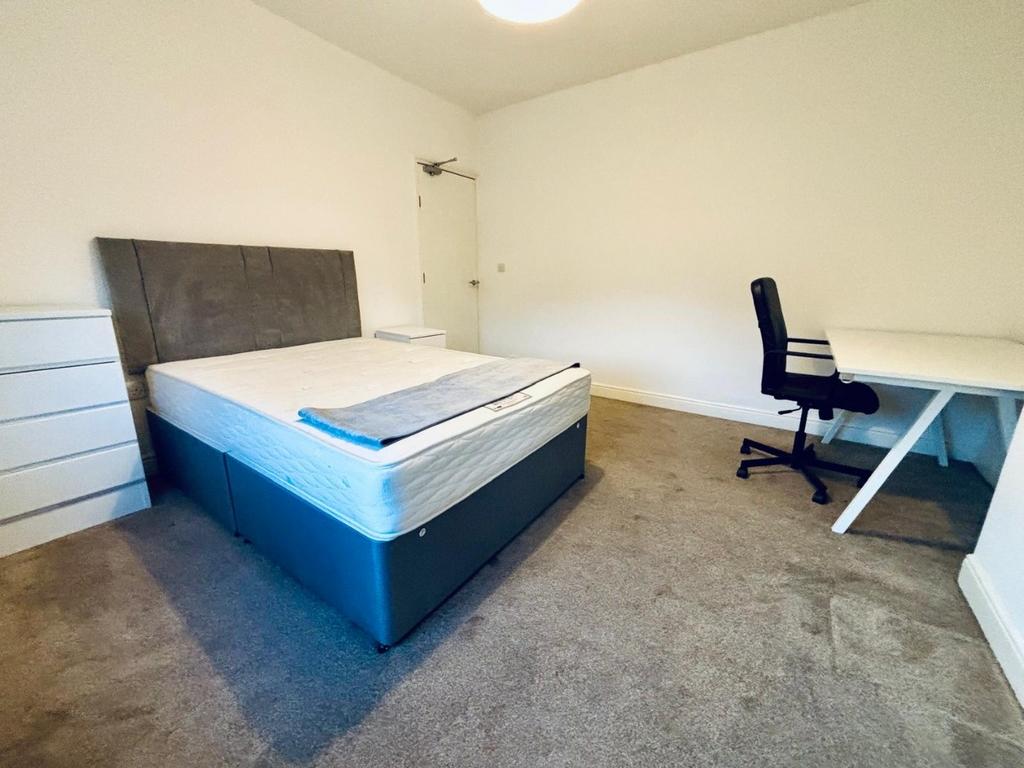 Bright double bedroom with desk and storage...