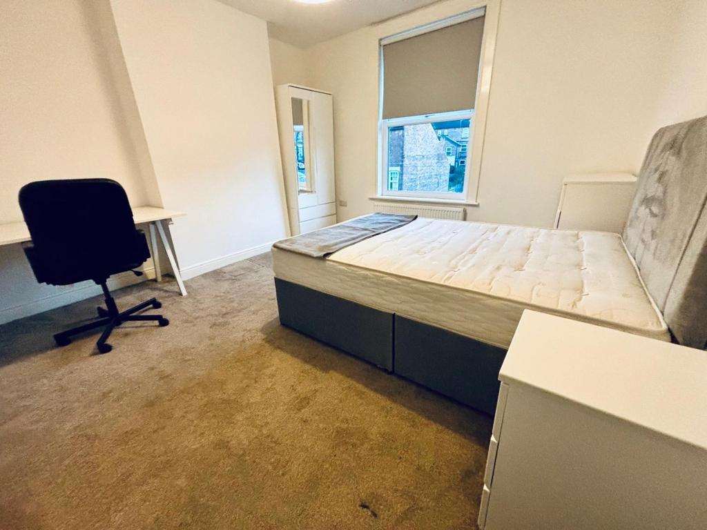Bright room with double bed and study space...