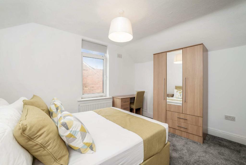 Bright double bedroom with desk and wardrobe...