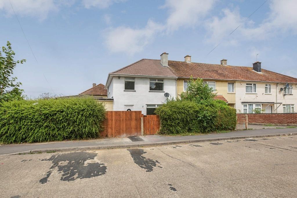 Semi-detached house with private gated front...
